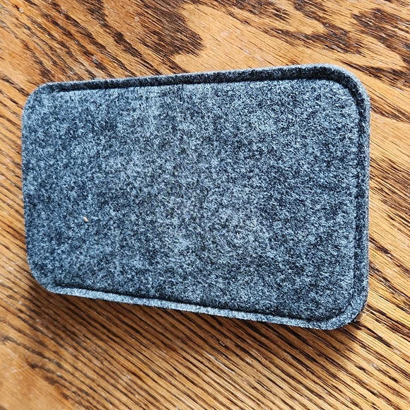 Grey felt cell phone protector - Picture 2 of 6